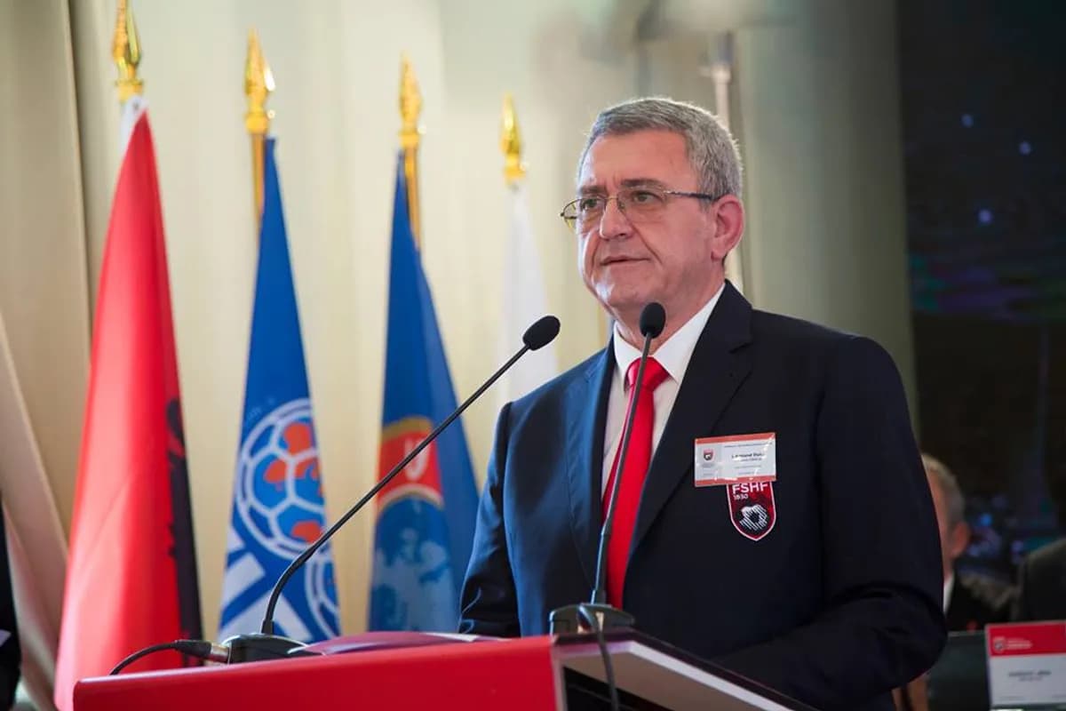 Armand Duka am Rednerpult