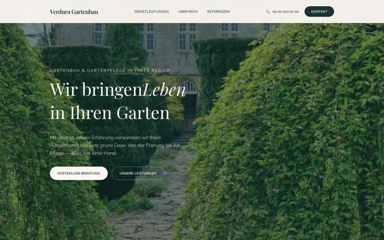 Startseite der Demo-Website Verdura Gartenbau, Serifenschrift über einem Garten